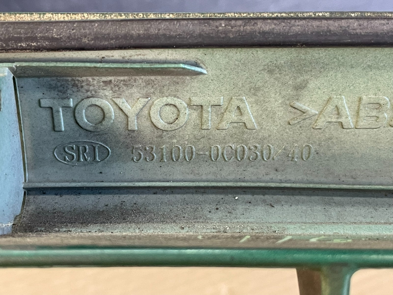 2001 to 2004 Toyota Sequoia Front Upper Grill Grille W/ Emblem AE8673 DG6