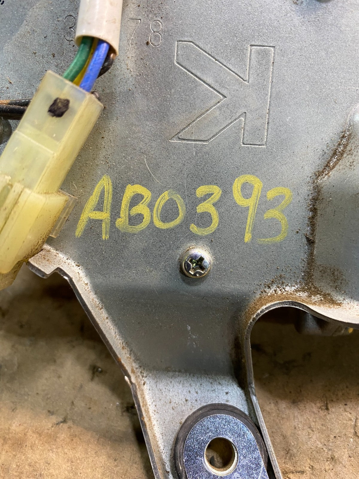 2005 to 2009 Subaru Legacy Outback Rear Windshield Wiper Motor AB03936
