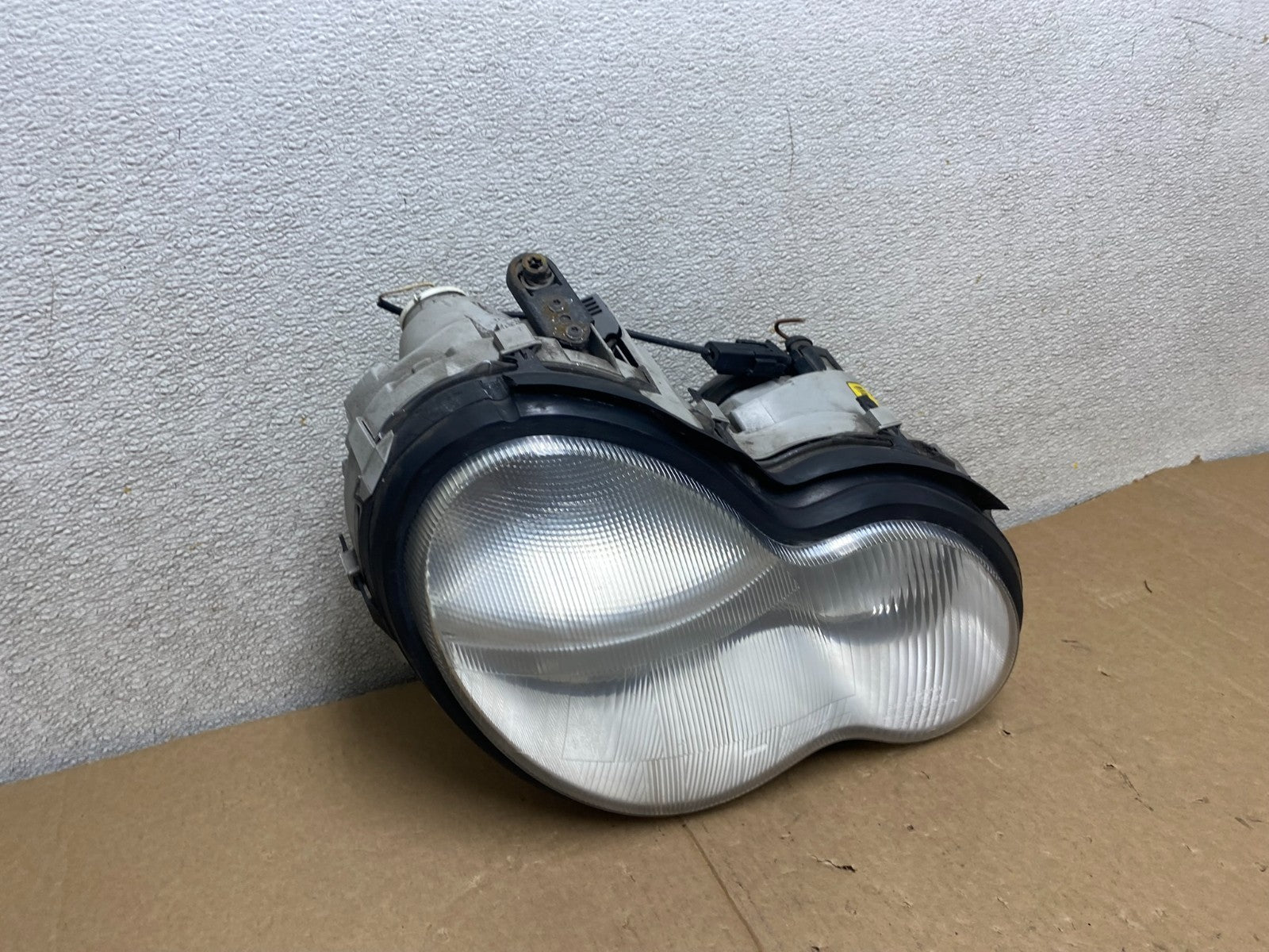 2001 - 2004 Mercedes-Benz C Class Halogen Right Passenger Headlight U9791 DW2