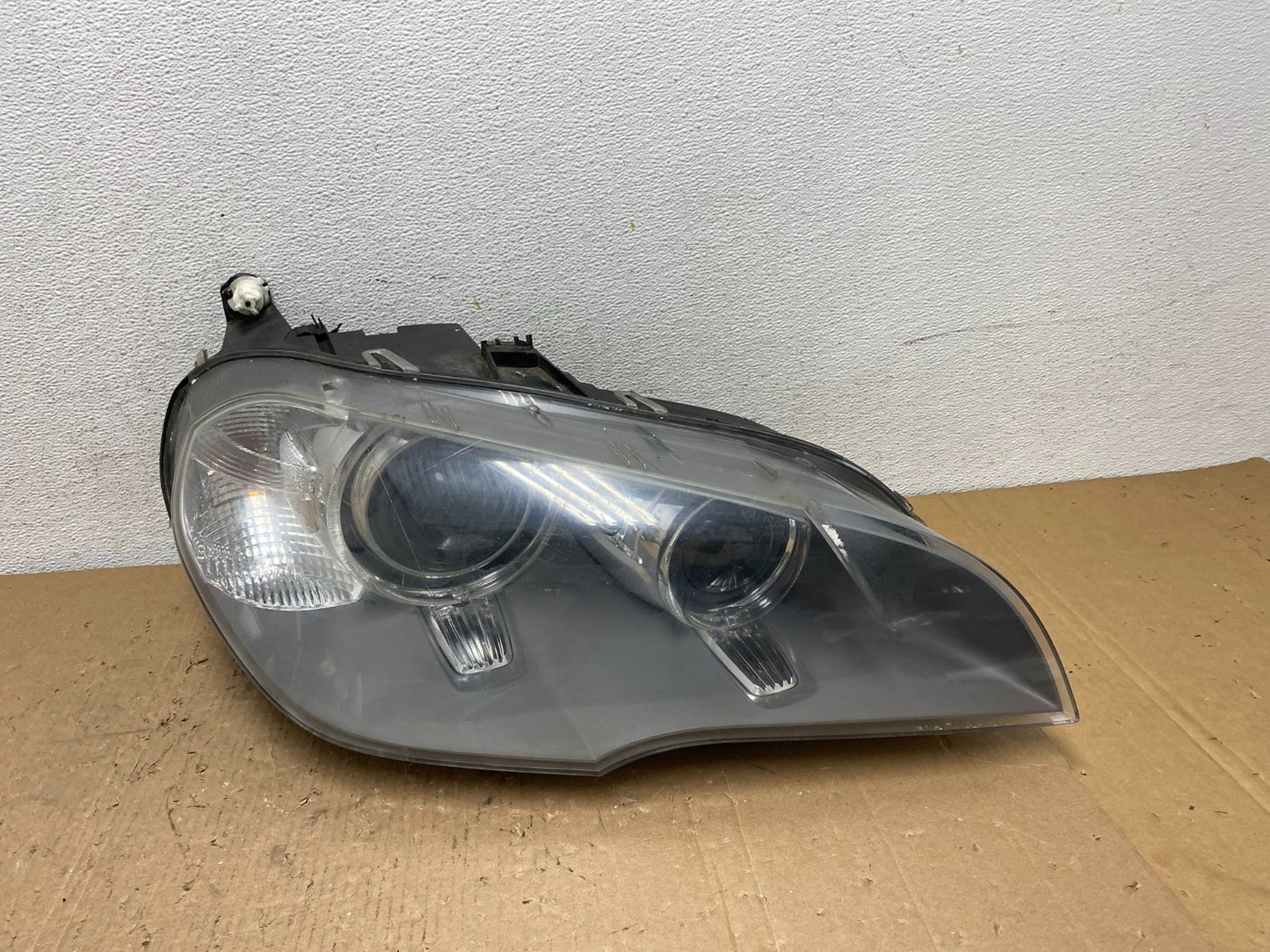 2011 to 2013 BMW X5 Right Passenger RH Side Headlight Xenon HID AD8208 DW0