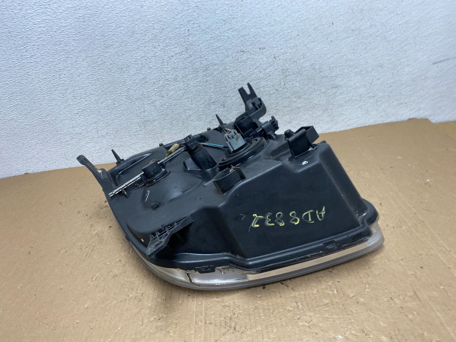 2007-2014 GMC Yukon Halogen Headlight Right Passenger Side AD8832 DW8