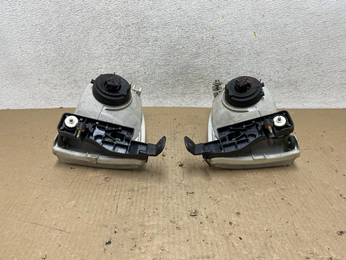 2001 2002 2003 Toyota Sienna Left+Right Side Headlights Halogen AH5959 DW10