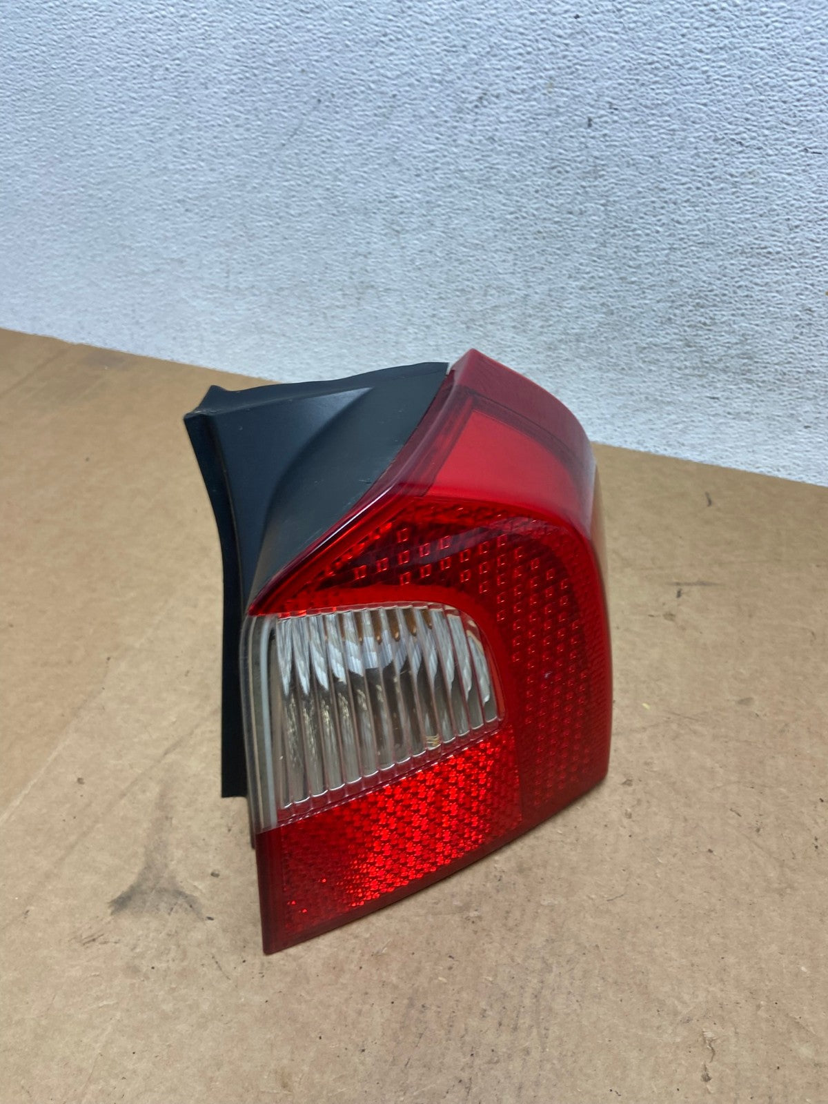 2008 to 2013 Volvo XC70 V70 Right Passenger RH Tail Light Lower AE3110 LK2