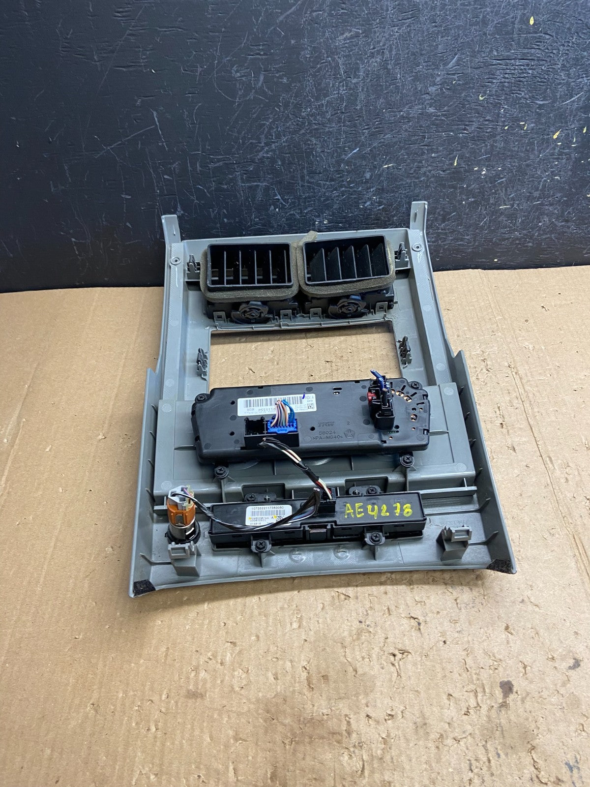 2008 to 2012 Jeep Liberty Dash Climate Temperature Control Radio Bezel ae4278 DG4