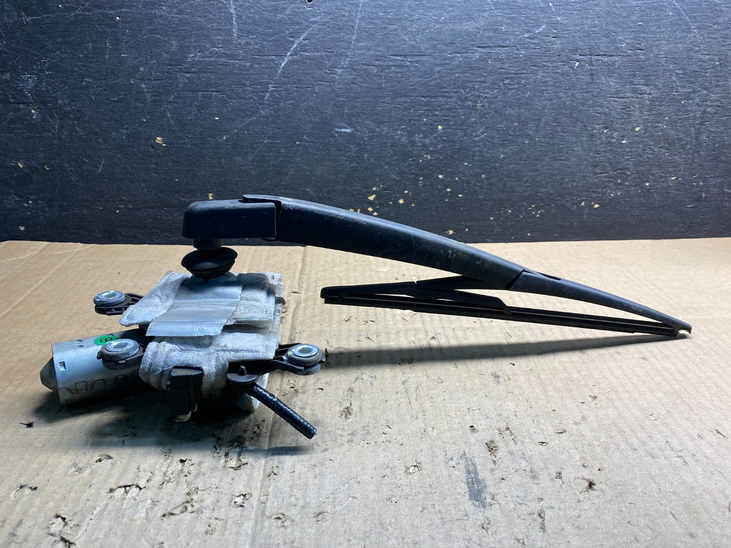 2013-2016 Nissan Pathfinder Back Door Rear Wiper Motor Wiper Blade AB0378  DG1