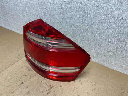 2007 to 2009 Mercedes GL-Class GL450 Right Passenger Tail Light OEM X2301 DW1