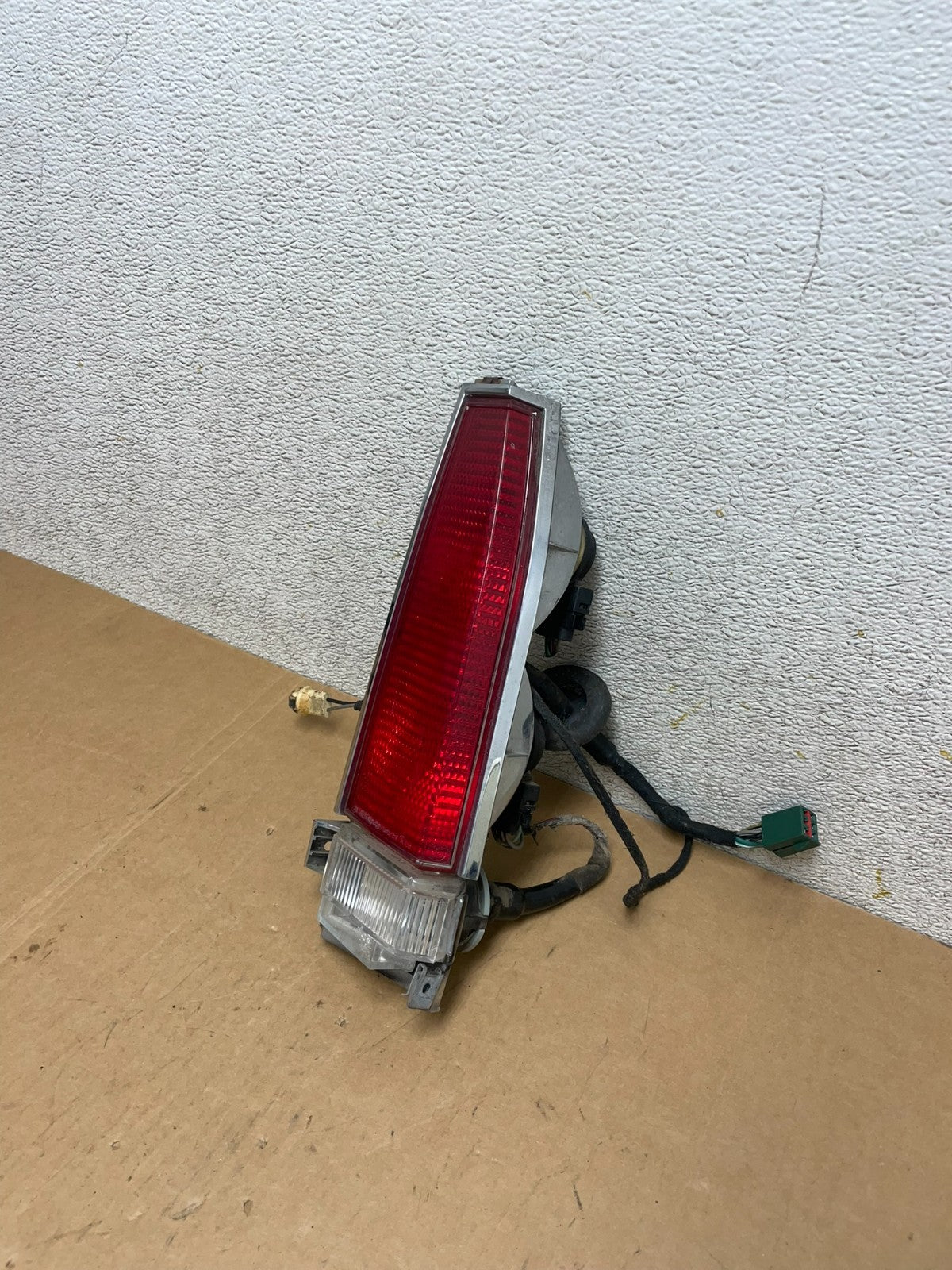 1988 to 1991 Chrysler New Yorker Right Passenger RH Tail Light Oem Q6582 DG1