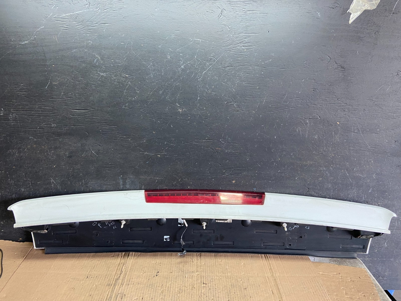 2007 to 2014 Chevrolet Tahoe Hybrid Spoiler Wing 3rd Brake Light  p8497 DG7