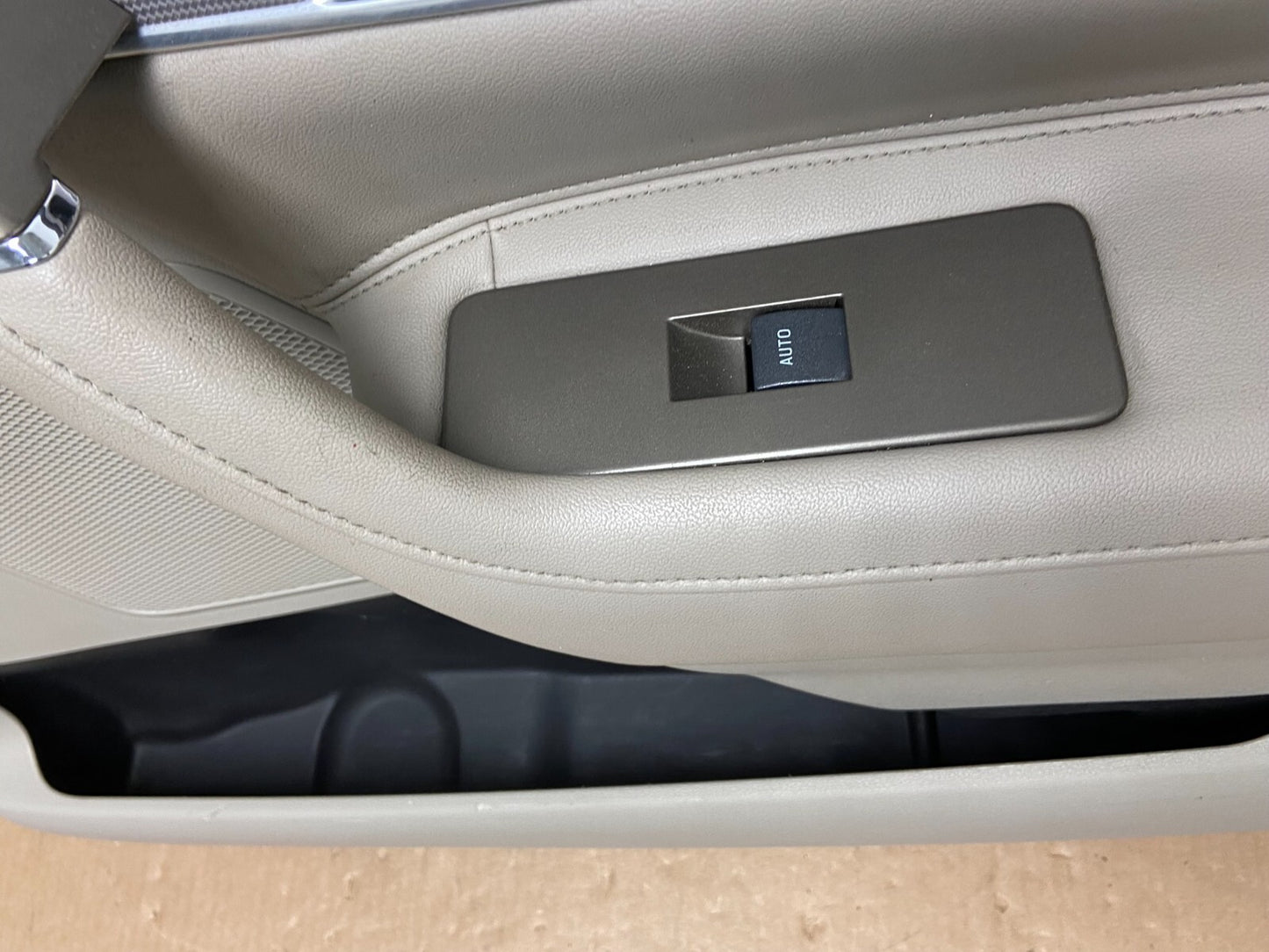 2011-2015 Lincoln MKX Front Right Passenger RH Side Panel Door Trim Oem D97453