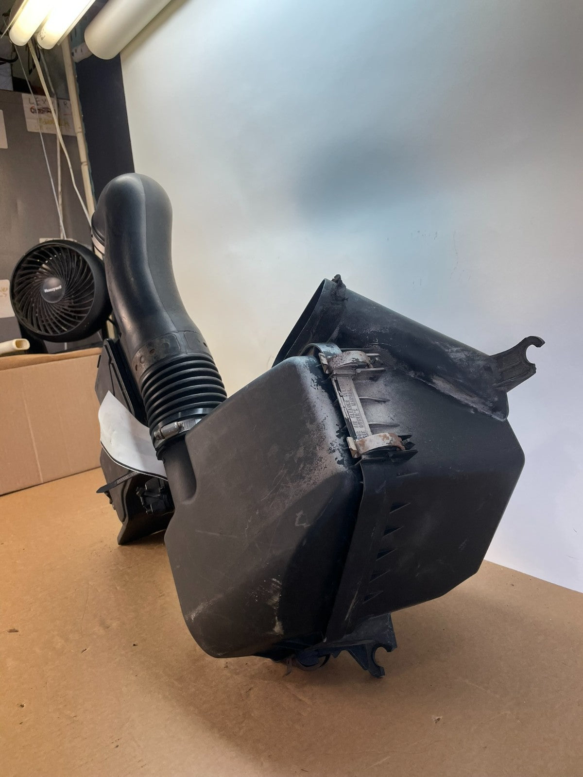 2002-2005 Lexus SC430 Engine Air Cleaner Box Assembly AF5333 DG1