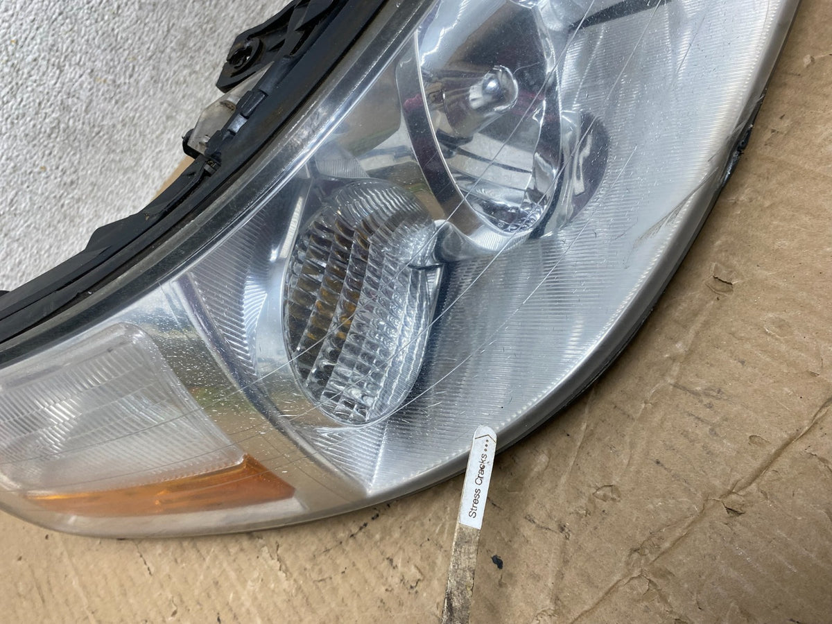 2005 to 2011 Lincoln Town Car Right Passenger Rh Side Headlight AI1276 DW3
