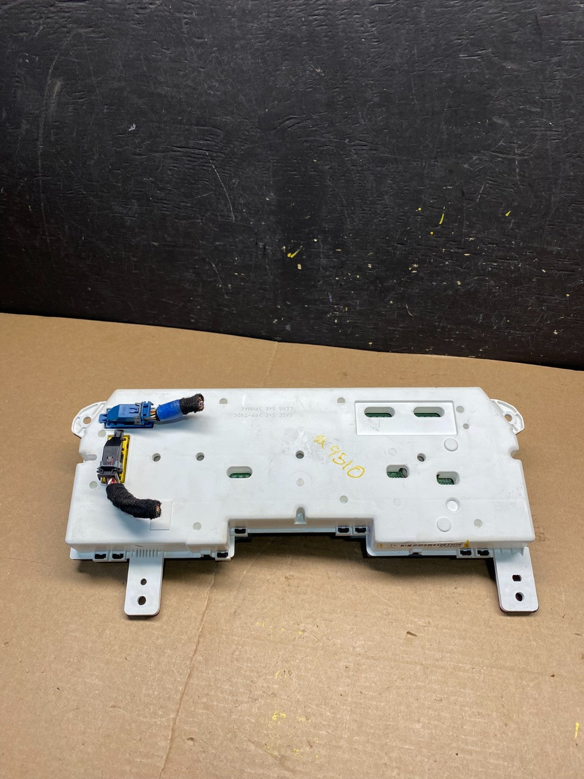 2005 to 2006  Lincoln Navigator Speedometer Gauge Cluster q9510 DG5