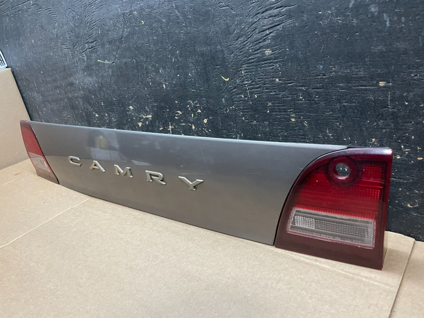 1995 1996 Toyota Camry Center Trunk Rear Tail Light Y9247 DG2