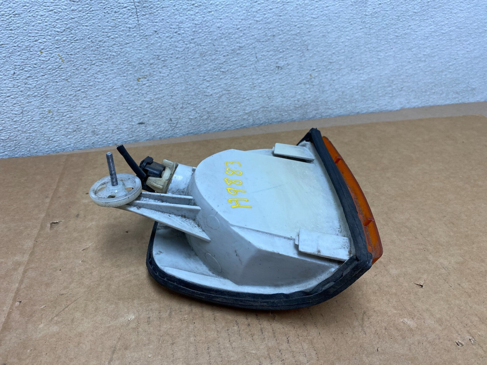 Mercedes-Benz W126 420SE Front Left Indicator Light Bosch H98833