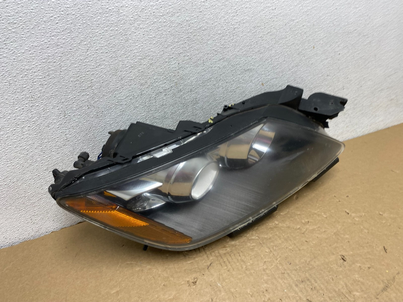 Halogen 2007 to 2009 Mazda CX-7 Right Passenger RH Side Headlight AF7441 DW2