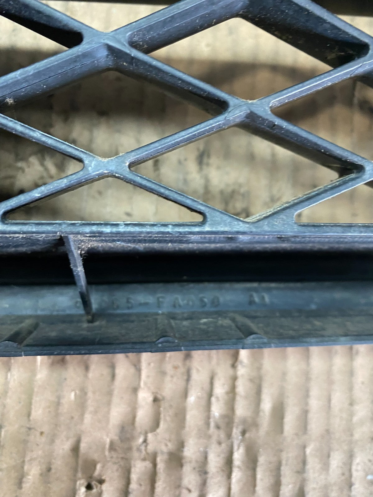 1996 Subaru Impreza Front Upper Grille Grill Q3383 DG10