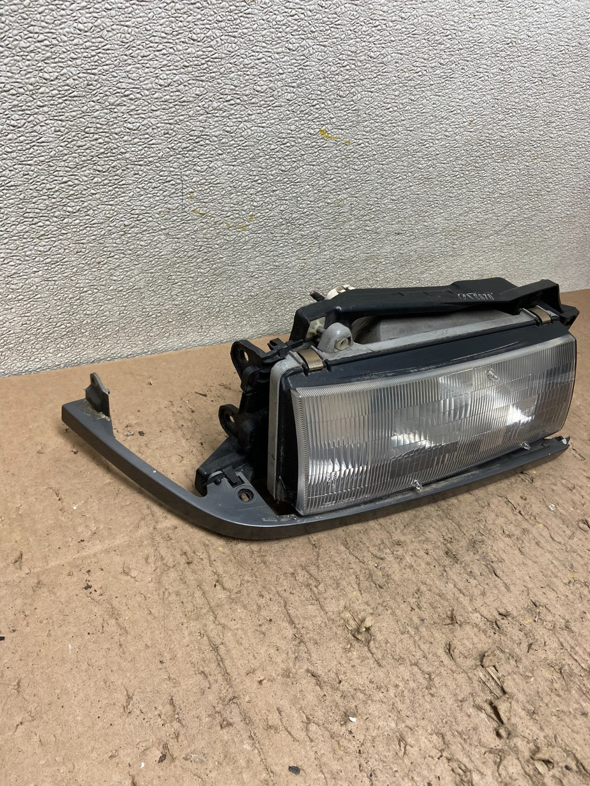 1990 to 1995 Mazda 323 Passenger Headlight Excluding GS Hatchback Y4817 PS2