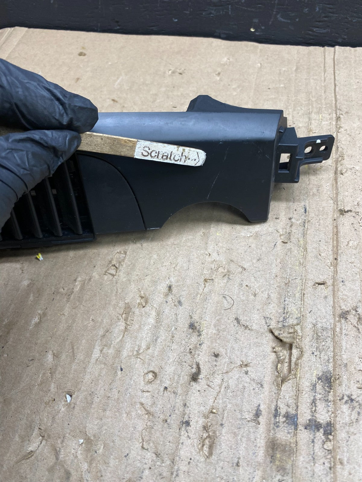 2006 - 2012 Kia Sedona Entourage Right Passenger RH Center Air Vent ab9157 DG1