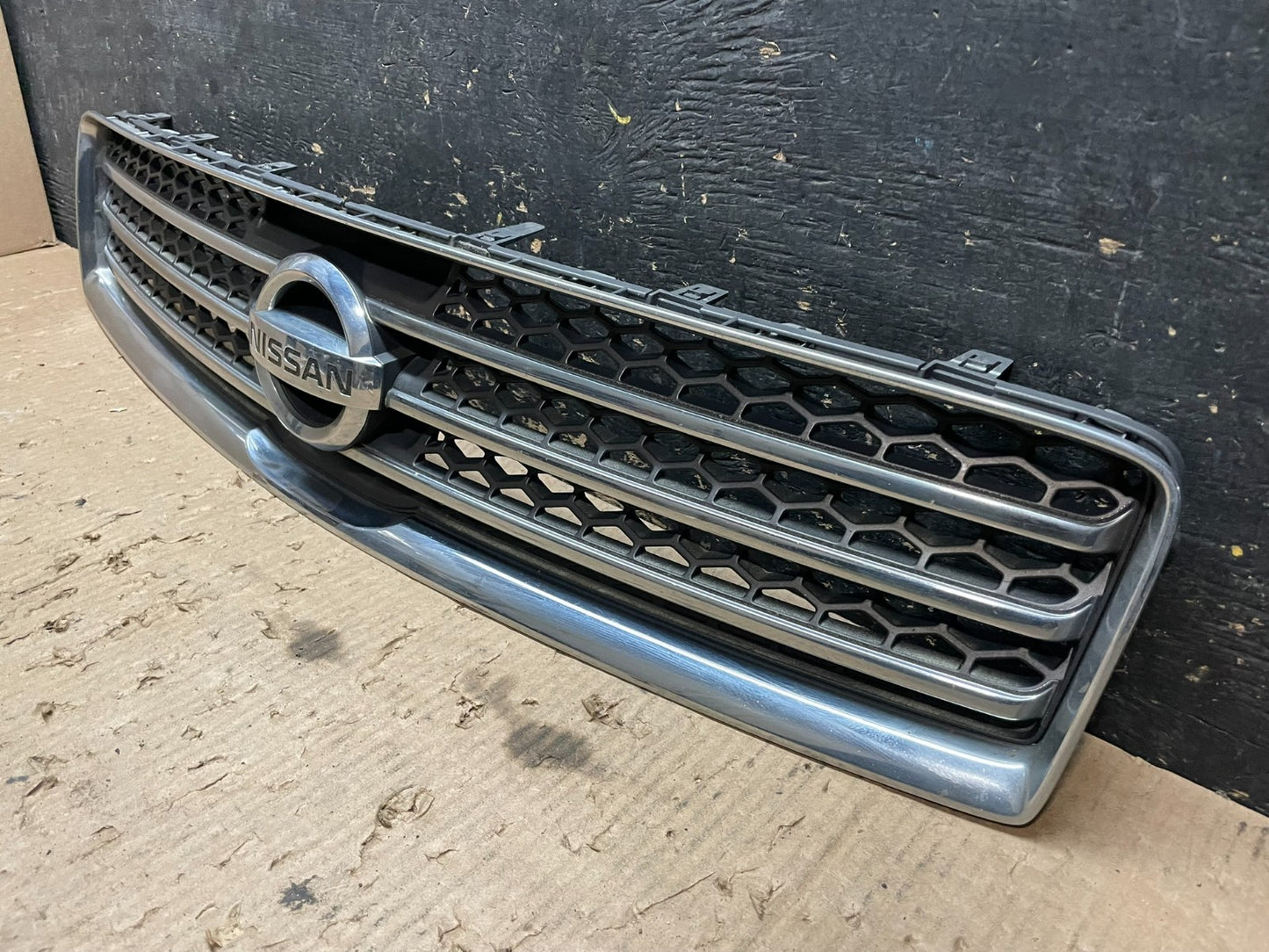 2009 to 2011 Nissan Maxima Front Upper Grill Grille 62070-9N00A Z5696 DG2