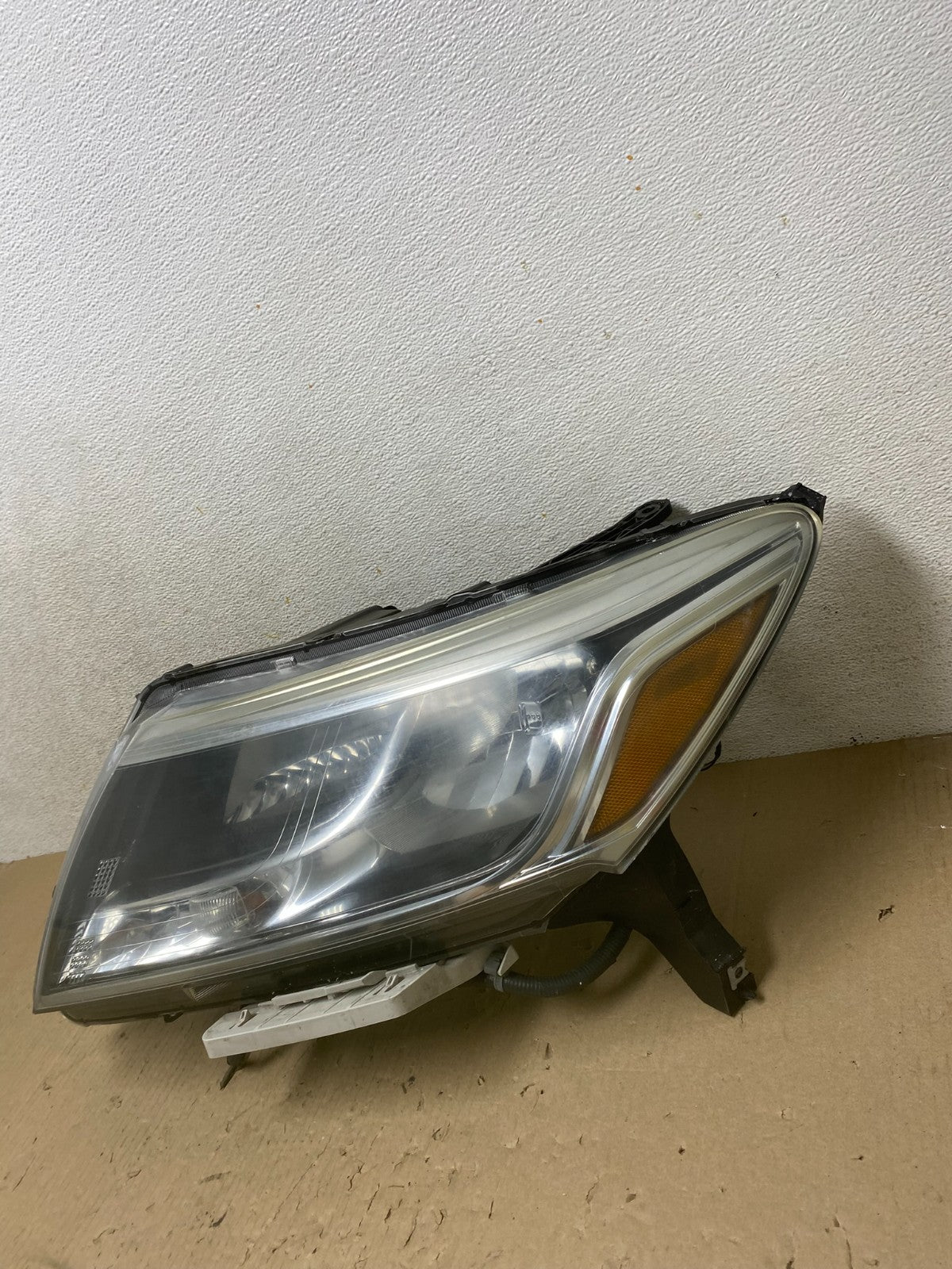 2013 - 2016 Nissan Pathfinder Left Driver LH Side Headlight Halogen AH68742