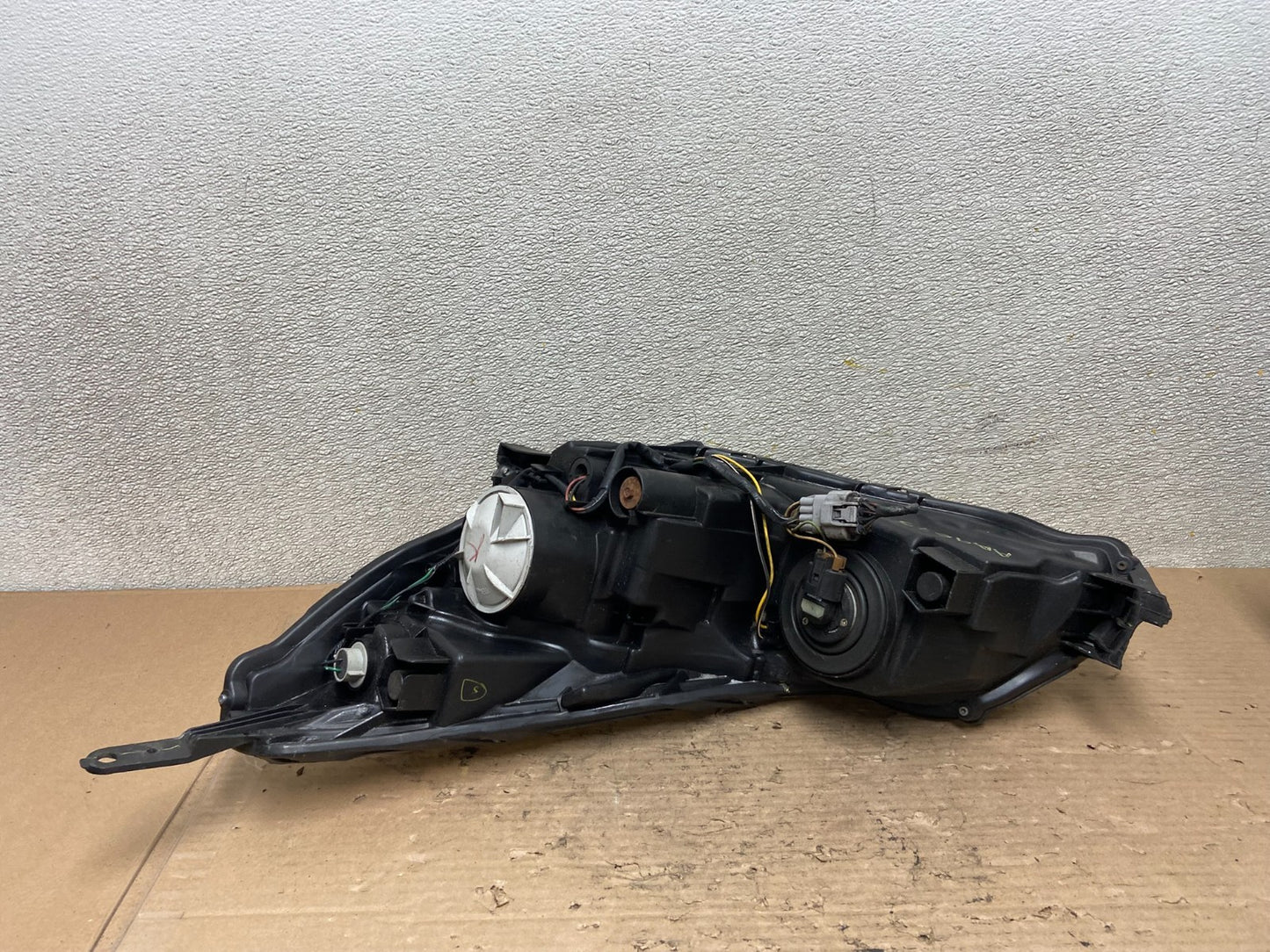 2010-2012 Subaru Legacy Outback Right Passenger Headlight Oem AA9675 DW6