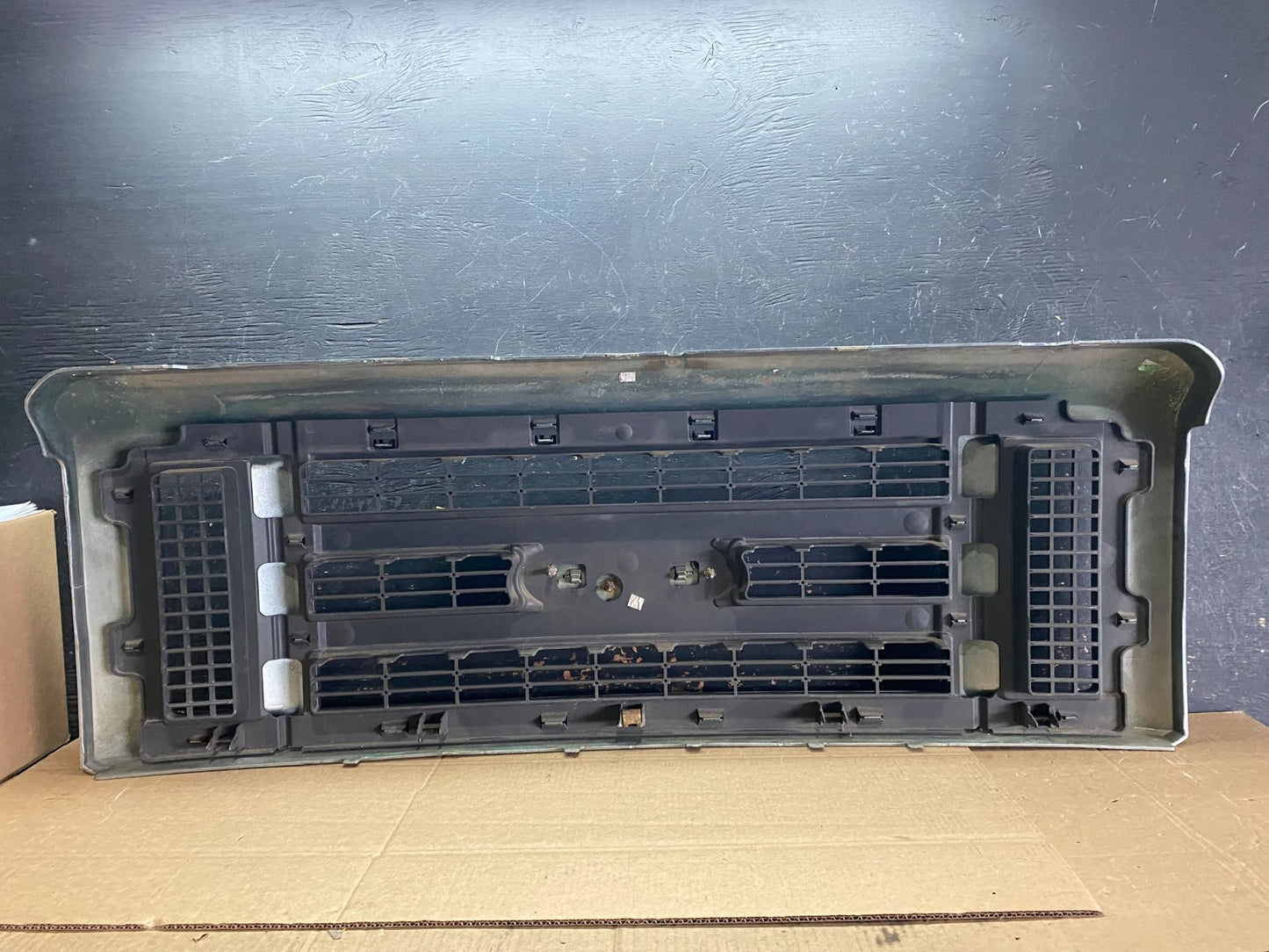 2008 to 2014 Ford Econoline E150 E250 Front Upper Chrome Grill Grille Y9287 DG8