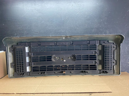 2008 to 2014 Ford Econoline E150 E250 Front Upper Chrome Grill Grille Y9287 DG8