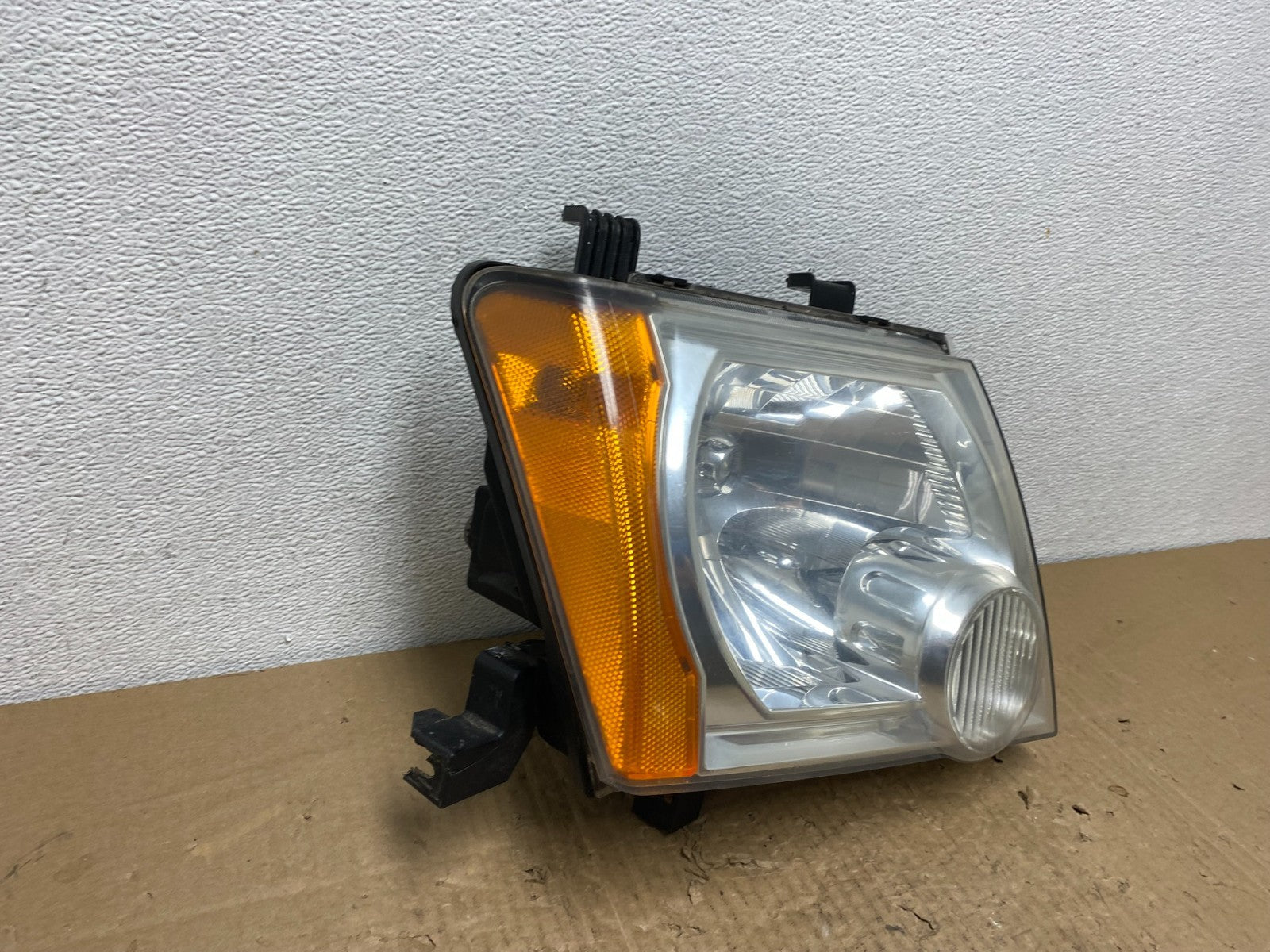 2005-2015 Nissan Xterra Right Passenger RH Headlight OEM AC4001 DW2