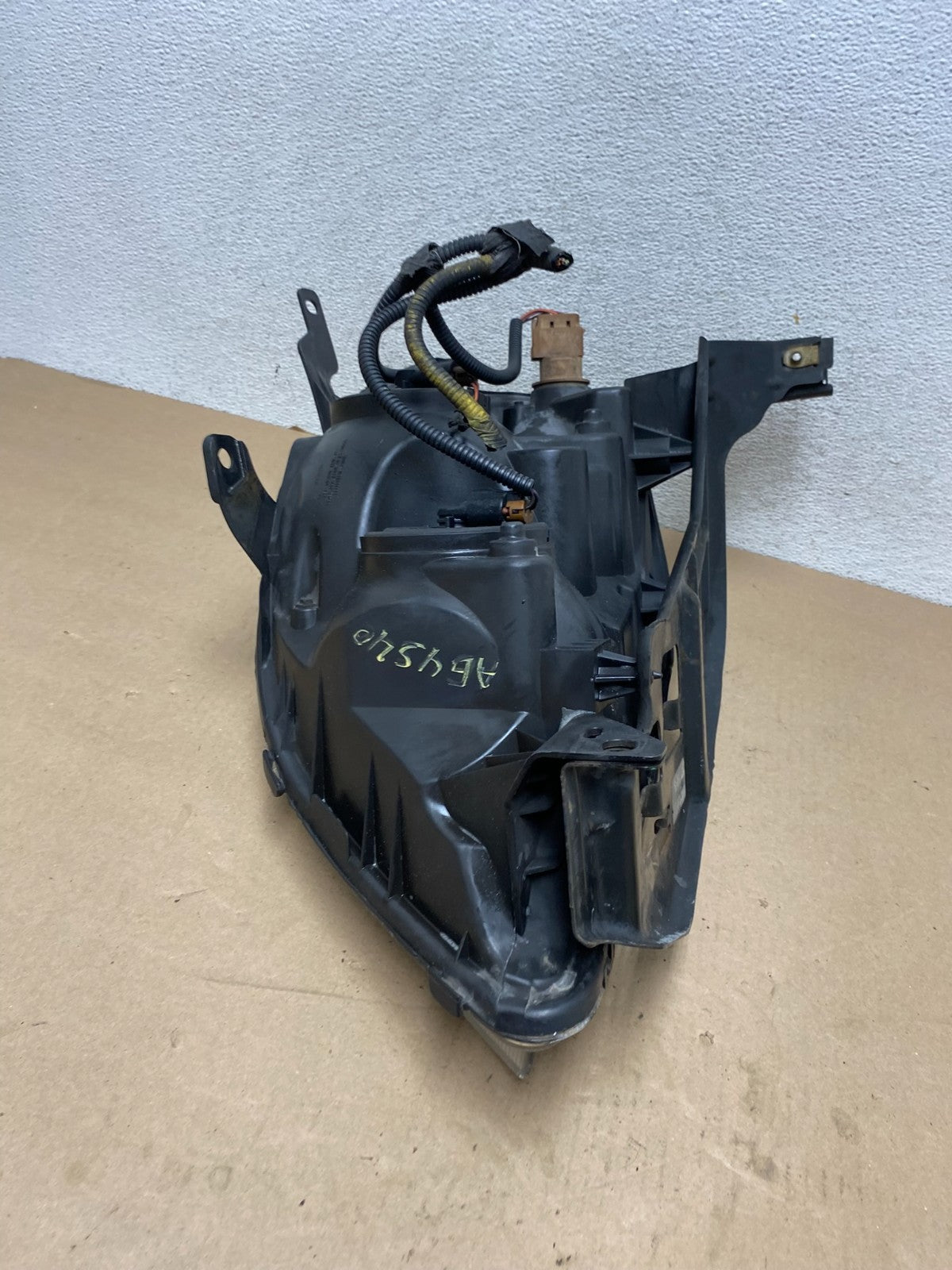 2005 to 2007 Ford Five Hundred Halogen Right Passenger Side Headlight AG4540 DW9