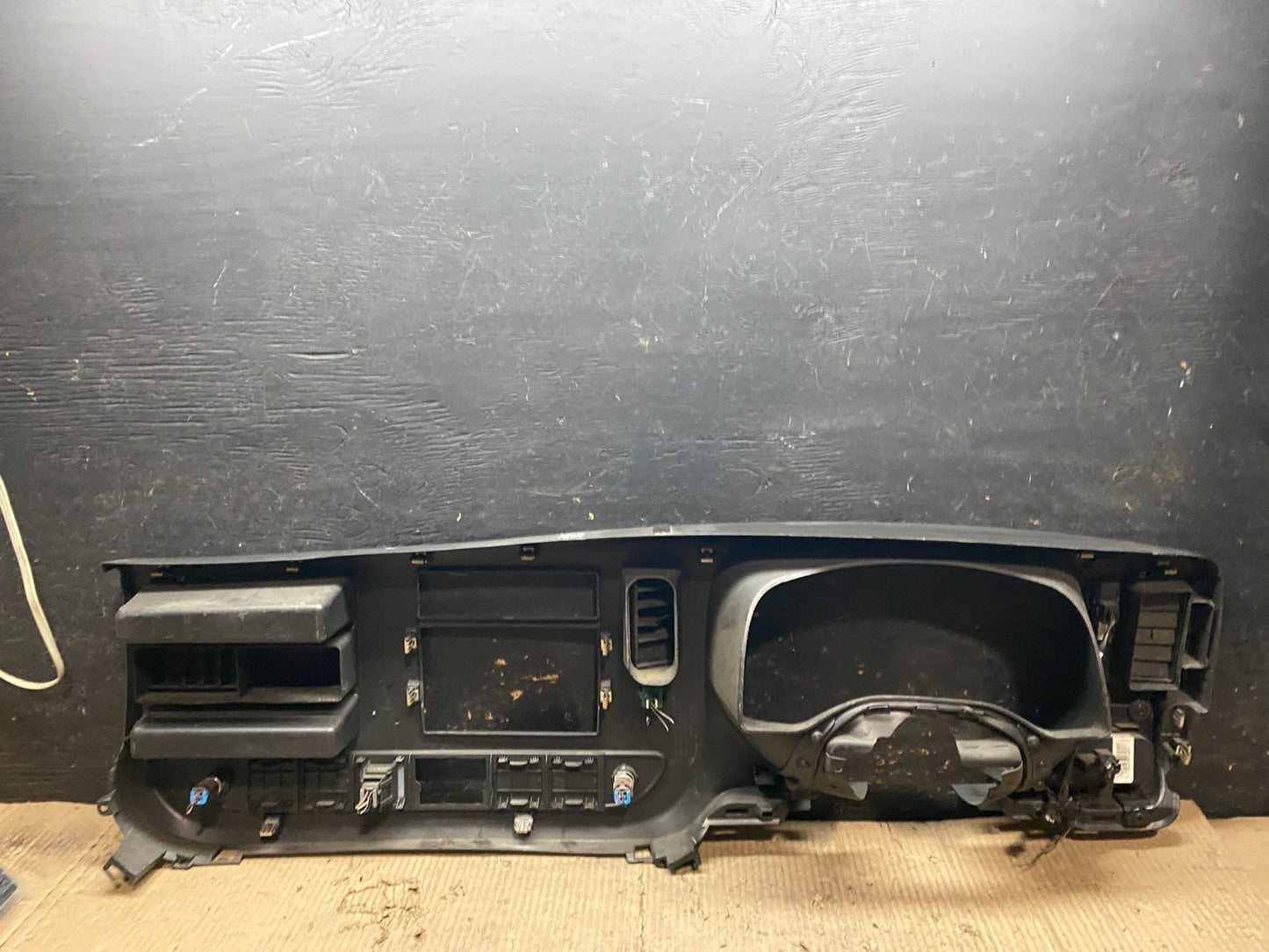 2008-2019 Chevy Express GMC Savannah Speedometer Radio Trim Bezel OEM V6855 DG6