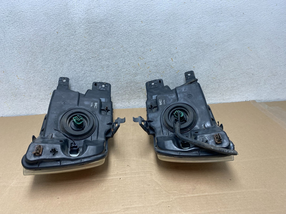 2004 to 2008 Ford F-150 F150 Left+Right Halogen Headlights AH9324 DW12