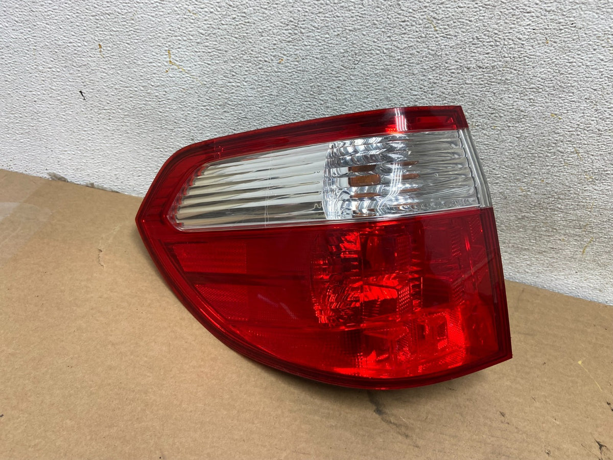 2005 2006 2007 Honda Odyssey Left Driver LH Side Tail Light AH4465 DW0