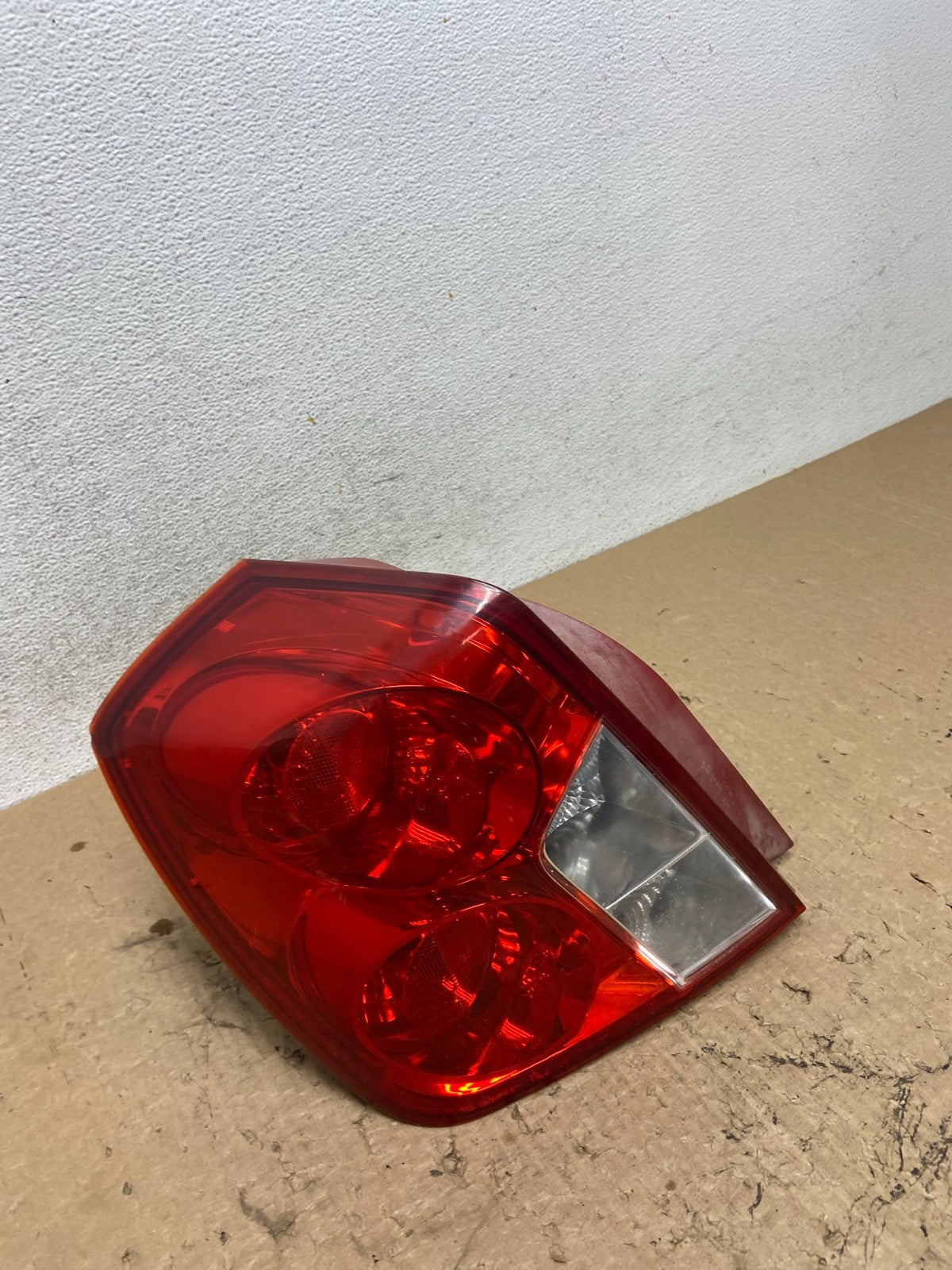 2004 to 2008 Suzuki Forenza Left Driver LH Side Tail Light AF8414 DW2