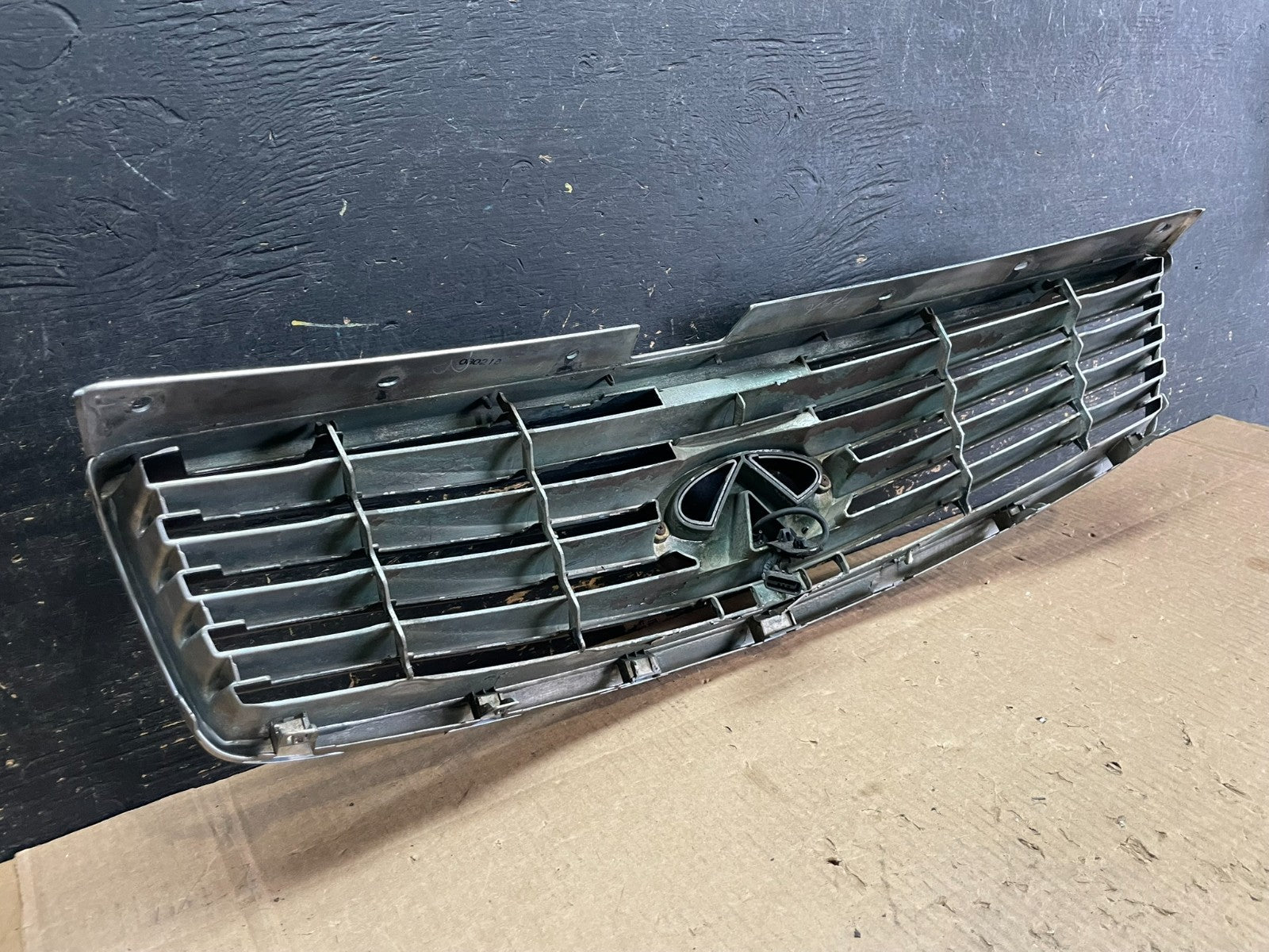 2008 - 2012 Infiniti EX35 Camera Oem Front Upper Grill Grille AB3189 DG5