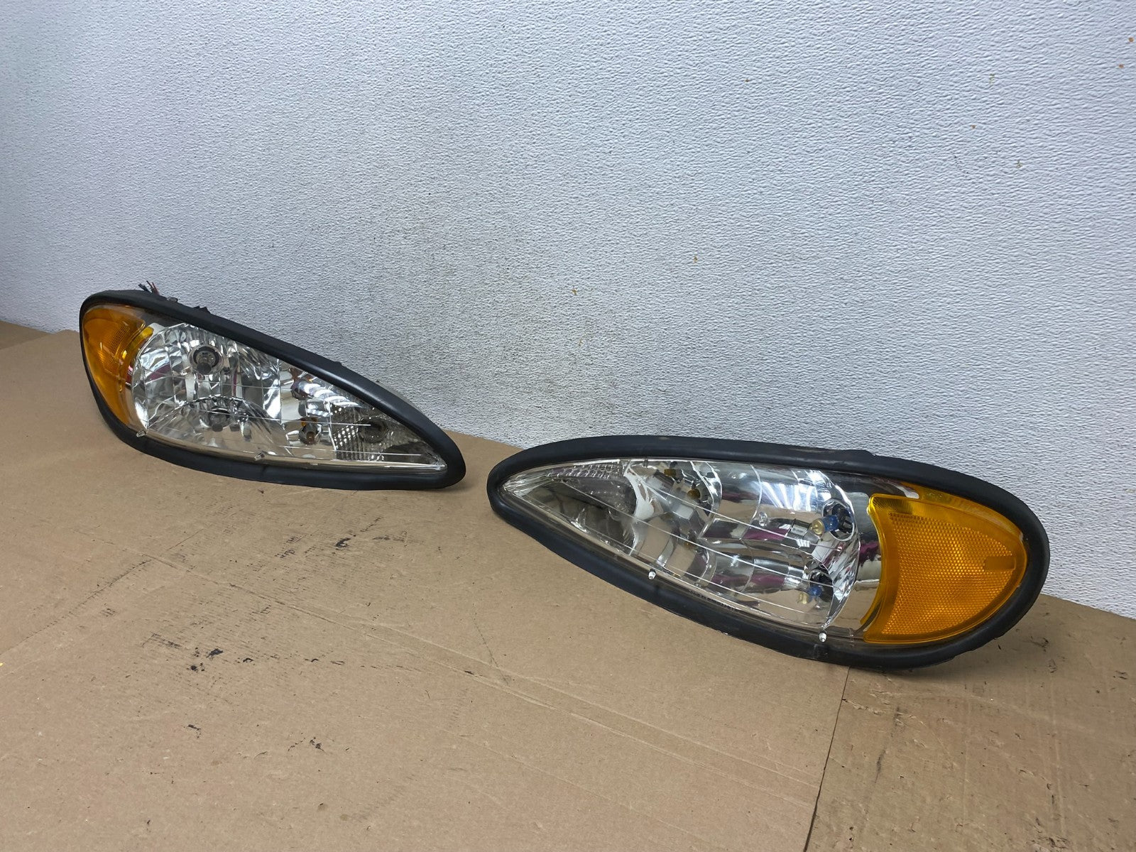 1999 to 2005 Pontiac Grand Am Left+Right Set Headlights AF4474 DW1