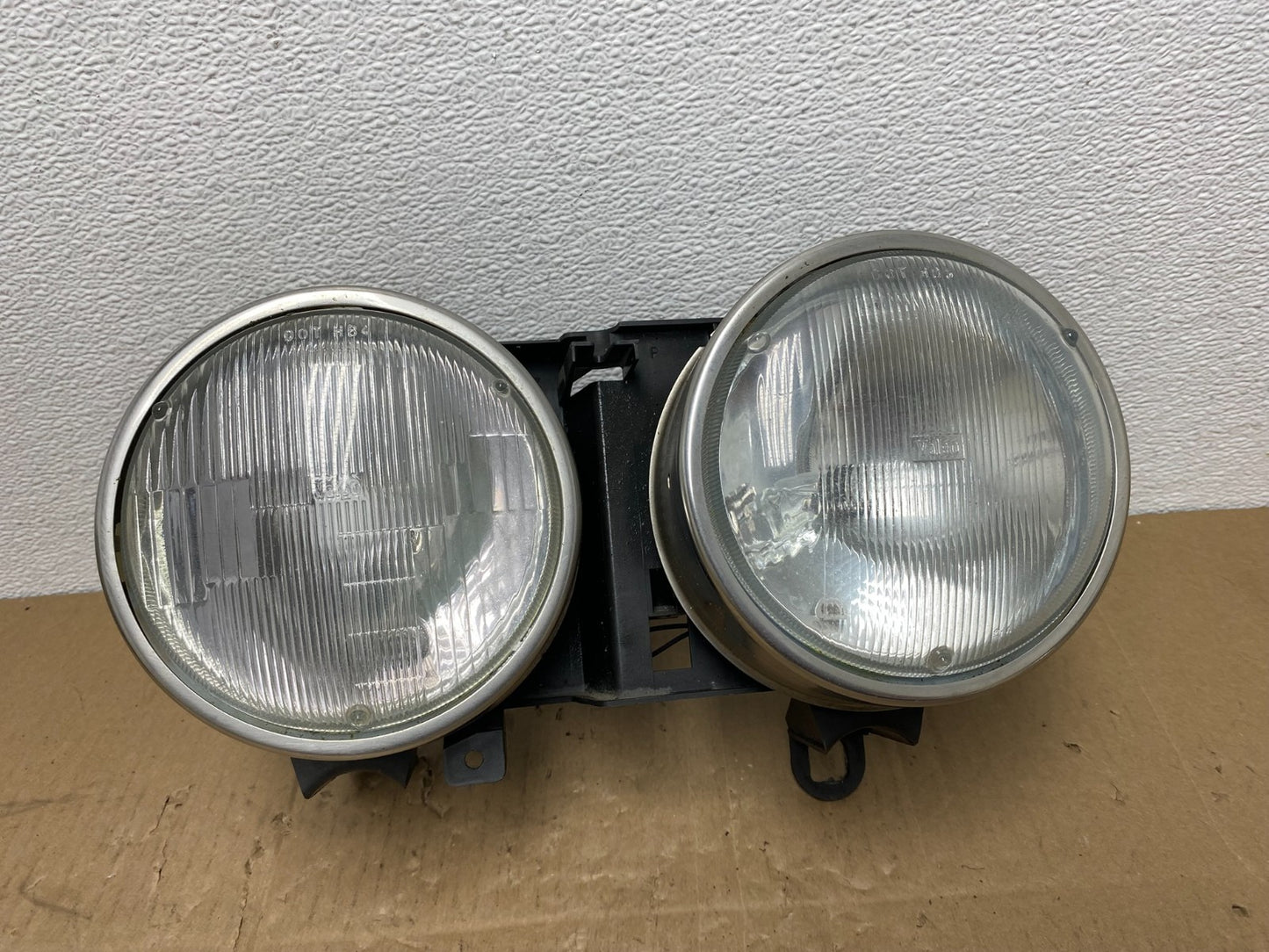 1995 to 1997 Jaguar XJ6 Right Passenger RH Side Headlight OEM ab8193 DG0