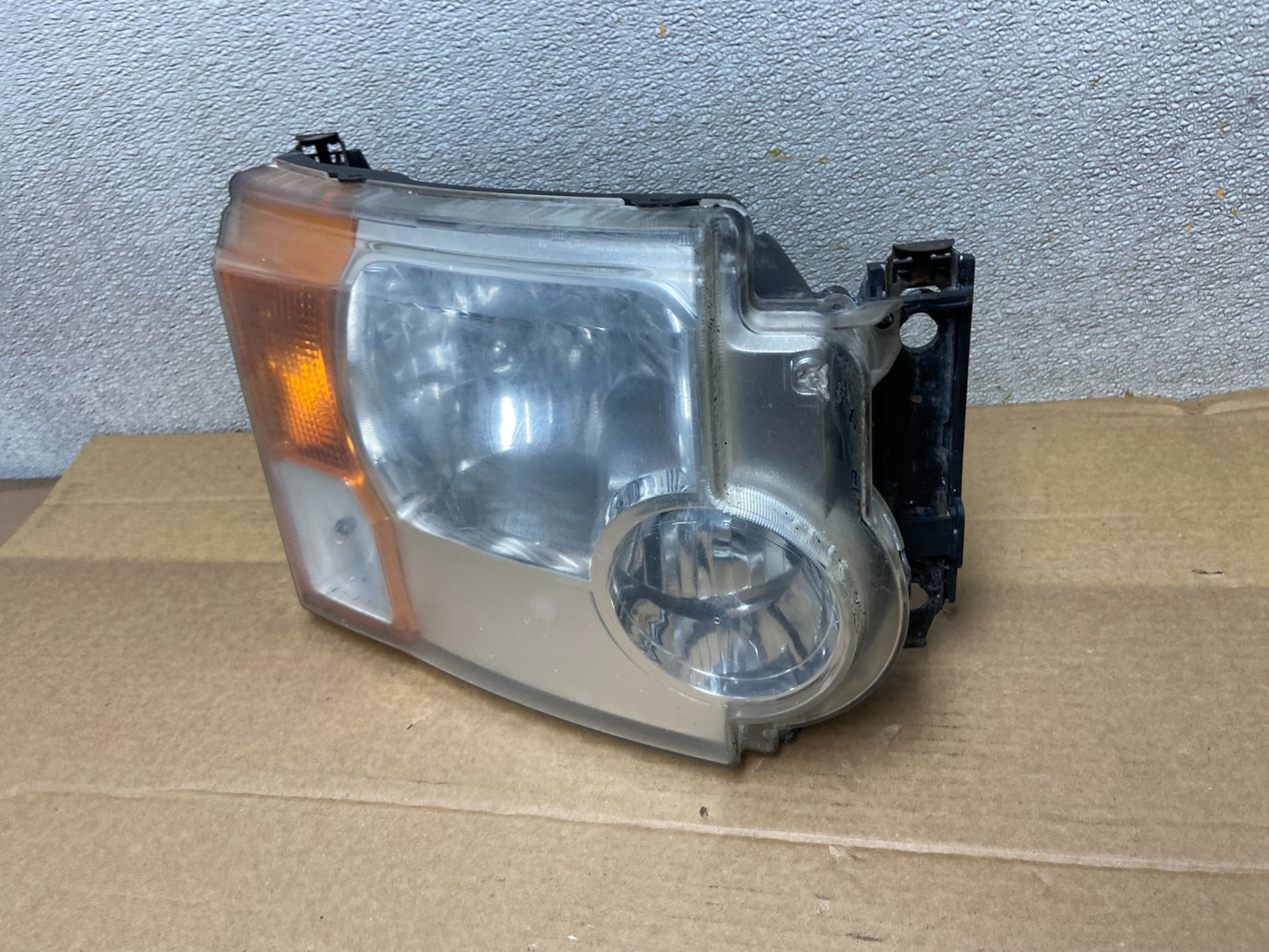 2005 - 2009 Land Rover Lr3 Right Passenger Rh Side Halogen Headlight AB2604 DW1