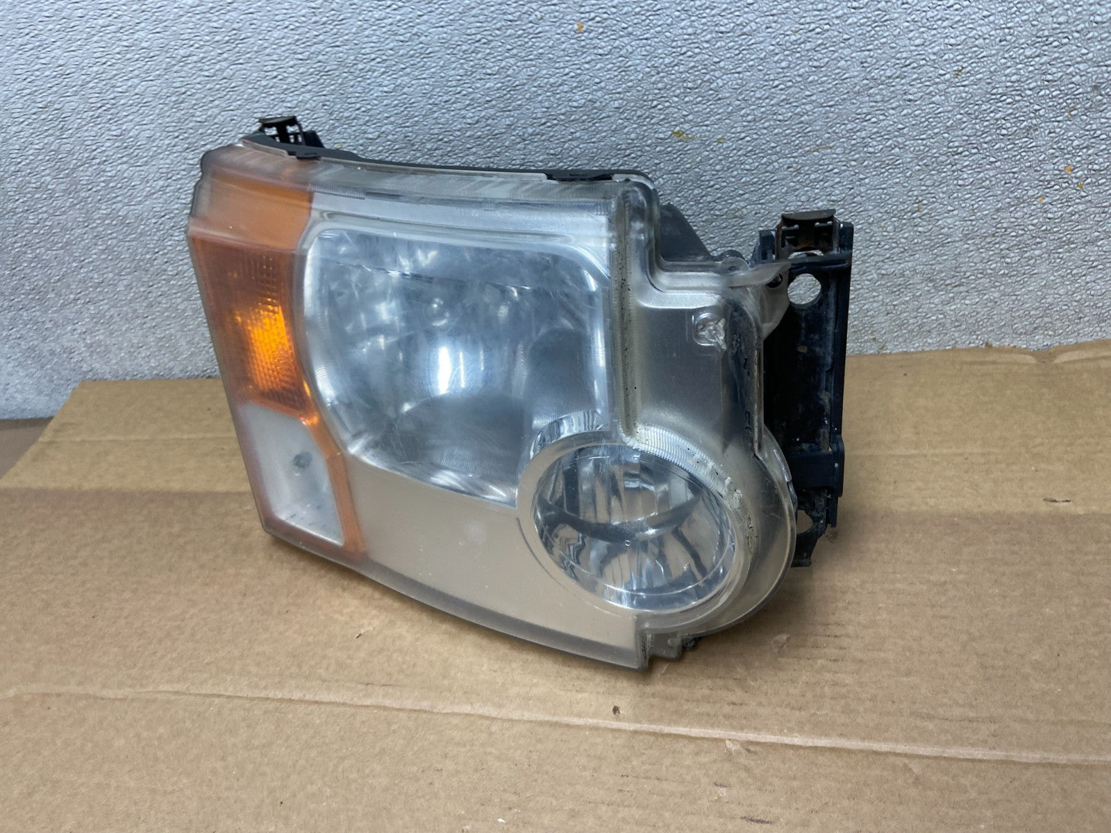 2005 - 2009 Land Rover Lr3 Right Passenger Rh Side Halogen Headlight AB2604 DW1