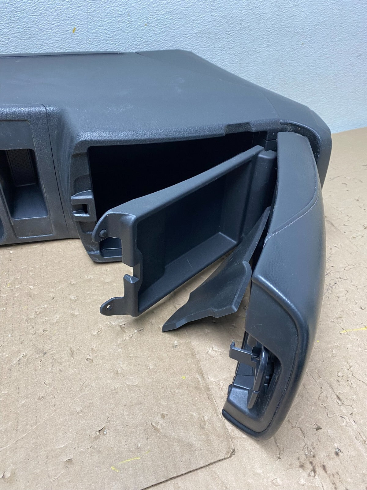 2014-2016 Nissan Rogue Center Console Arm Dual Cup Holder Bezel I2547 DG13