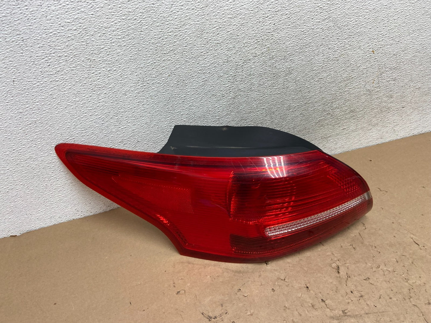 2015-2018 Ford Focus Sedan Left Driver Side Tail Light AG43542