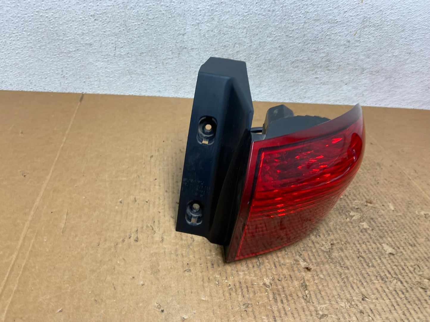 2006-2007 Subaru Tribeca B9 Right Passenger Rh Side Tail Light AE2696 LK2