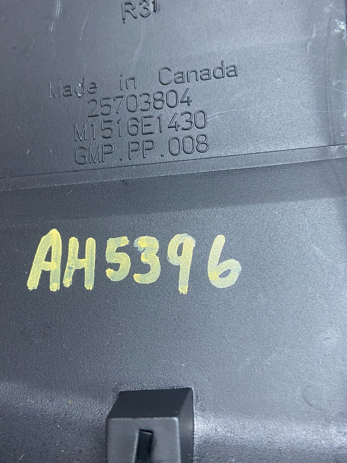 2004 to 2009 Cadillac SRX Front Center Dash A/C Air Vent ah5396 DG5