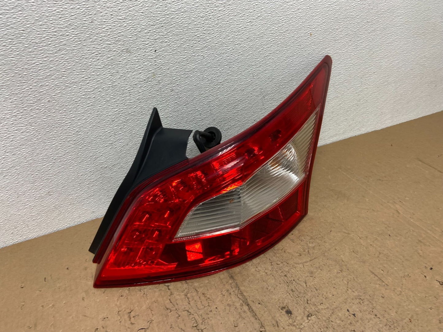 2009 2010 2011 Nissan Maxima Right Passenger RH Side Tail light AC7351 DW2