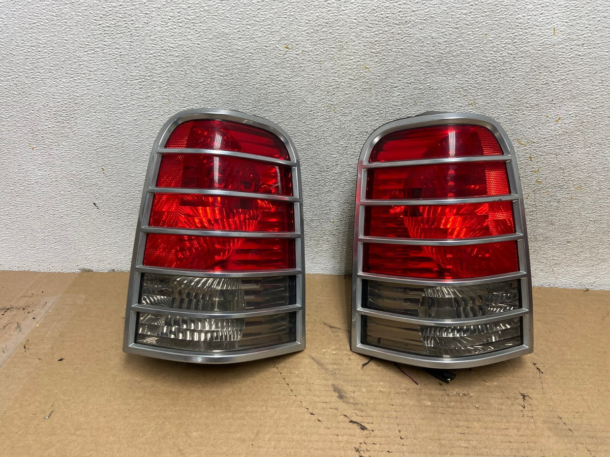 2005 2006 2007 Mercury Mariner Left + Right Set Tail Lights AH4199 LK0