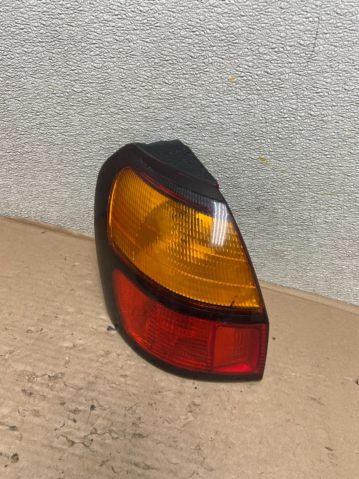 2001 to 2004 Subaru Legacy Outback Left Driver LH Tail Light AB0802 LK0