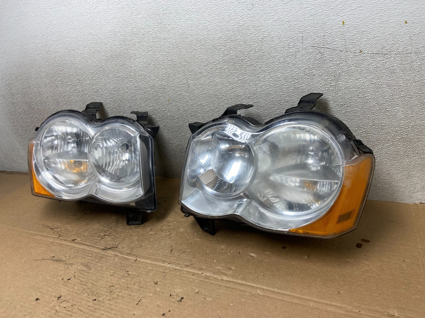 2008-2010 Jeep Grand Cherokee Left+Right Set Halogen Headlights AB4832 DW1