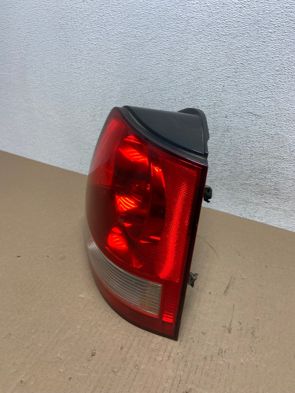 2003 to 2006 Kia Sorento Right Passenger RH Side Tail Light AE7213 LK1