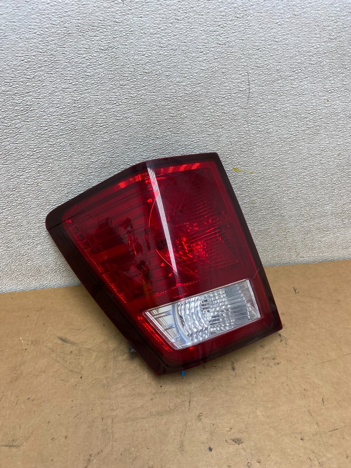 2007 2008 2009 2010 Jeep Grand Cherokee Left Driver Lh Tail Light Oem X5081 DW2