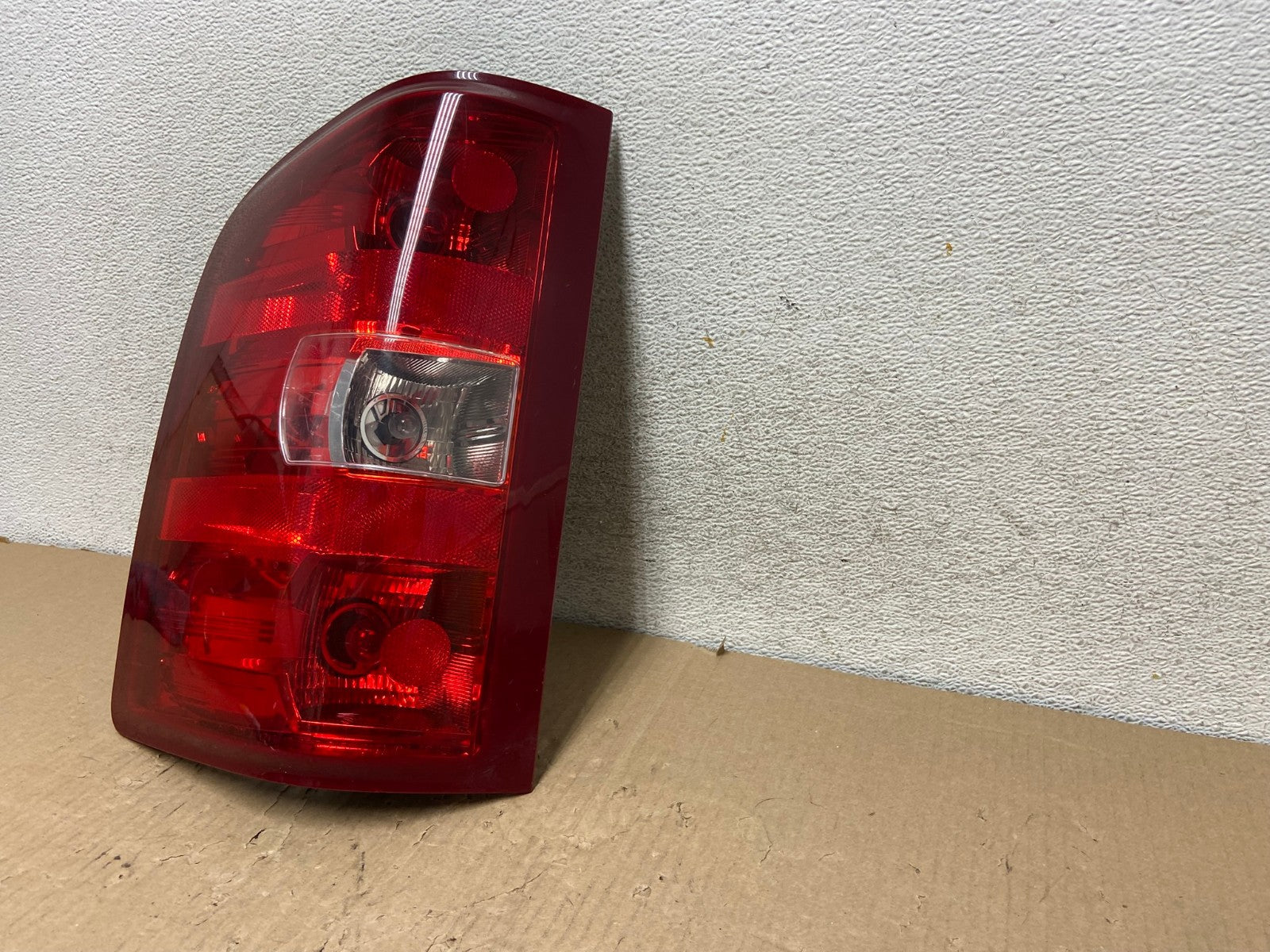 2007 to 2013 Chevrolet Silverado Left Driver LH Side Tail Light AG8084 LK2