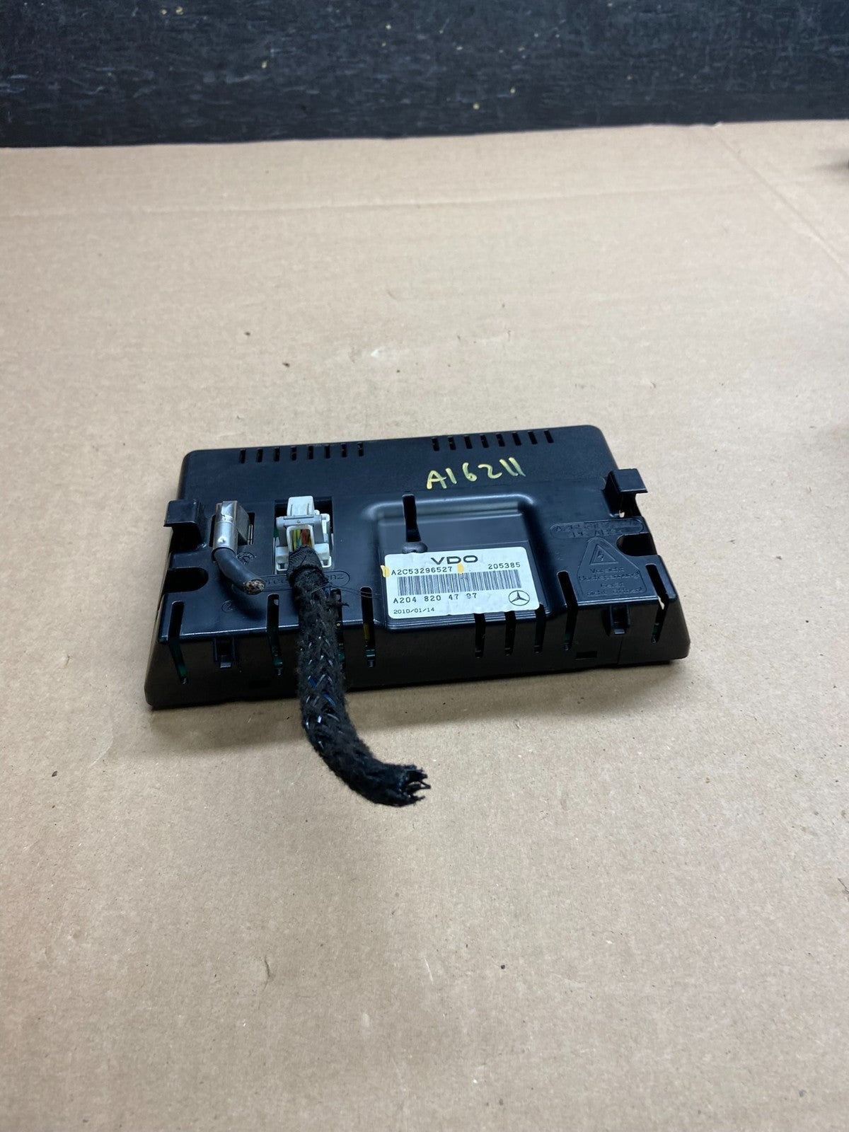 2008-2011 Mercedes W204 C300 Navigation Display Screen Monitor AI6211 DG5